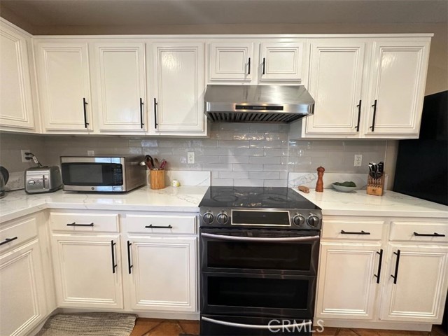 33667 Abbey Road, Temecula CA: https://media.crmls.org/medias/36897f4e-f7d6-49c4-a375-dfbc8bed932c.jpg