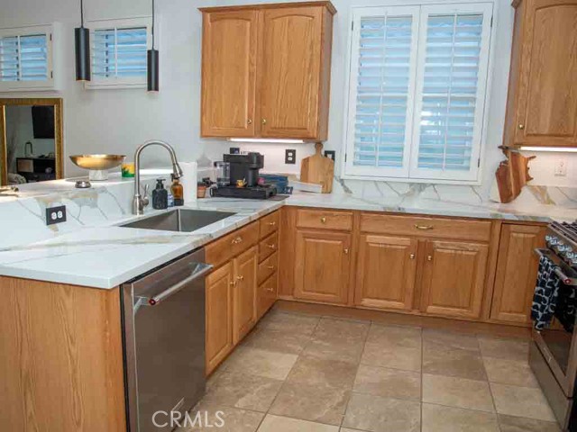 Detail Gallery Image 12 of 26 For 1041 Riviera Ct, Beaumont,  CA 92223 - 2 Beds | 2 Baths