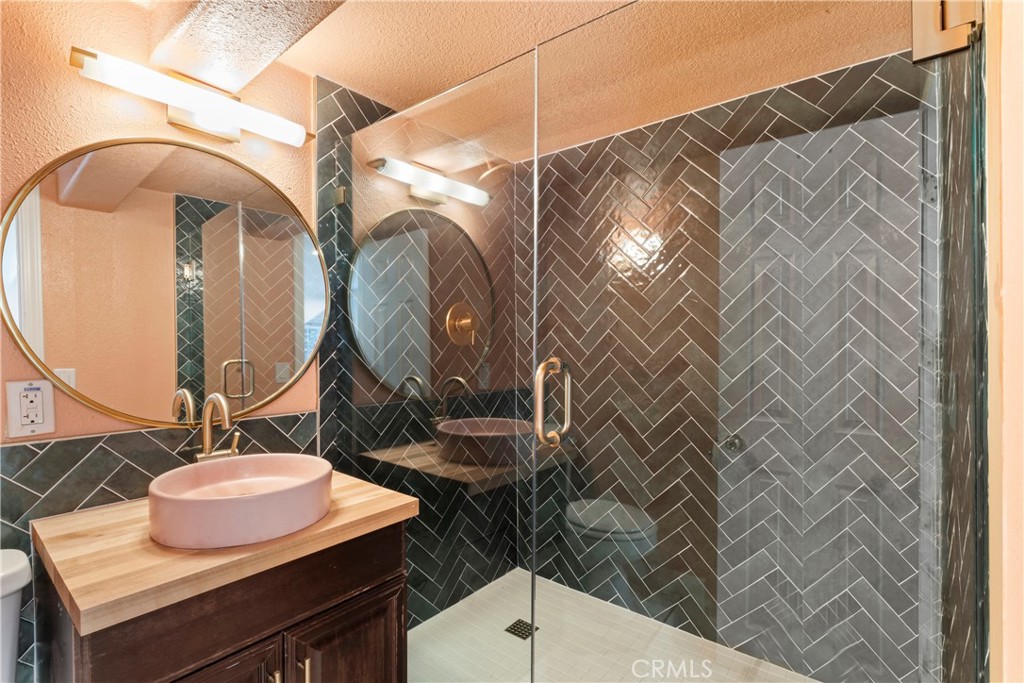 https://media.crmls.org/medias/3689bd58-b470-492d-ad38-e9467b740fbb.jpg?preset=X-Large