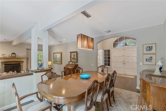 Detail Gallery Image 10 of 33 For 3818 Hayvenhurst Ave, Encino,  CA 91436 - 4 Beds | 3 Baths