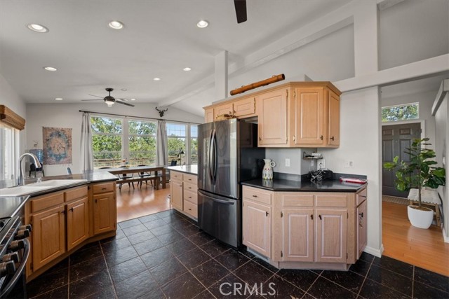 5990 Sunny Glen, Paso Robles CA: https://media.crmls.org/medias/368aa8c8-8d8b-4ccb-9e44-833e9dca5101.jpg