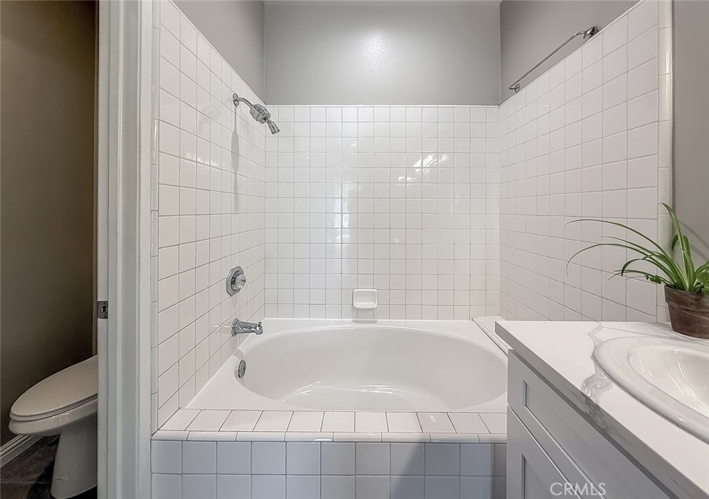 https://media.crmls.org/medias/368ba840-2969-40eb-bbb2-37d3b2298974.jpg?preset=X-Large