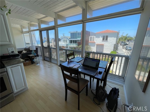 132 8th Street, Manhattan Beach, California 90266, 3 Bedrooms Bedrooms, ,3 BathroomsBathrooms,Residential,Sold,8th,SB23120971
