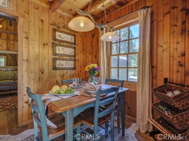 Detail Gallery Image 13 of 19 For 27877 Holly Ln, Lake Arrowhead,  CA 92352 - 2 Beds | 1 Baths