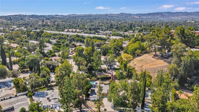 4941 Rigoletto Street, Woodland Hills CA: https://media.crmls.org/medias/368cc3c8-3db5-4143-a255-c9f577765881.jpg