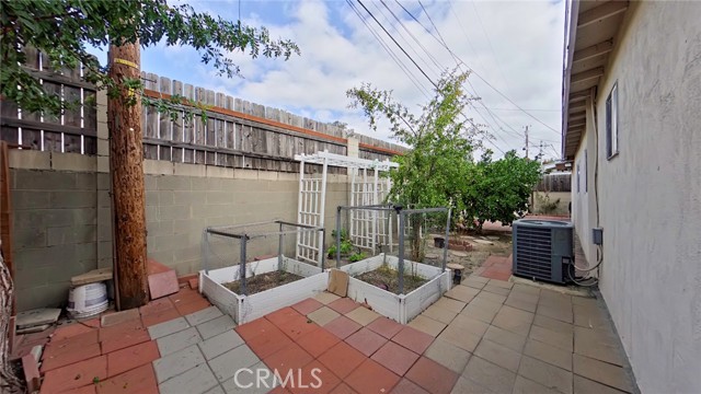 5633 Denny photo 13