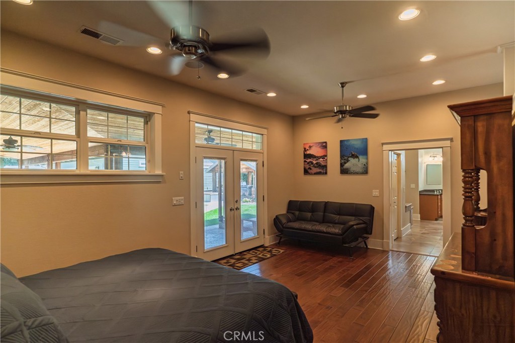 https://media.crmls.org/medias/368d1444-7070-410b-9f8a-8ce5426aac68.jpg?preset=X-Large