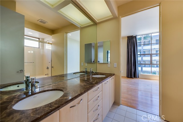 Detail Gallery Image 31 of 75 For 143 Union Jack Mall, Marina Del Rey,  CA 90292 - 5 Beds | 5/2 Baths