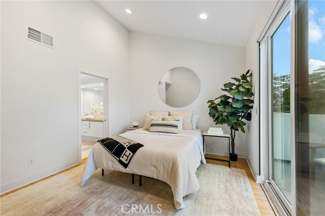 Detail Gallery Image 17 of 34 For 3306 Aria Ln, Los Angeles,  CA 90034 - 3 Beds | 3/1 Baths