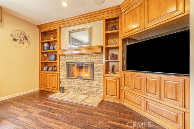 Detail Gallery Image 16 of 48 For 574 Oak Tree Ct, Simi Valley,  CA 93065 - 5 Beds | 4/1 Baths