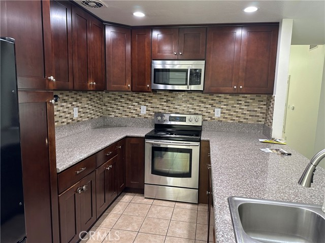 22309 James Alan Circle, Chatsworth CA: https://media.crmls.org/medias/36935dd9-b218-4ac2-928d-f0e8d4bf70ab.jpg