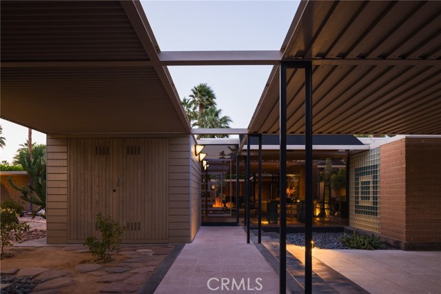 1950 E Desert Palms Drive, Palm Springs CA: https://media.crmls.org/medias/3693c260-8894-4bb7-8af1-4e7209c88d93.jpg