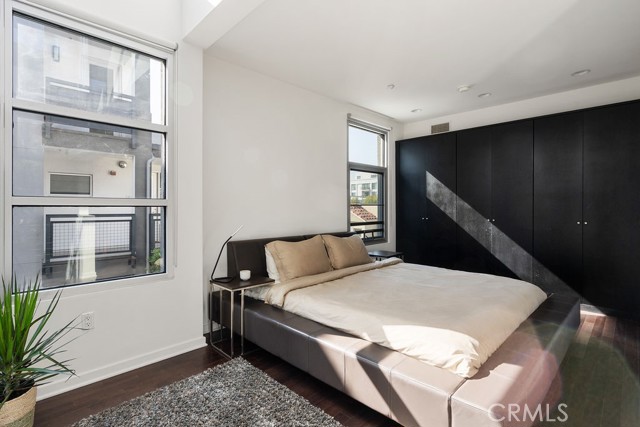4111 W Sunset Boulevard, Los Angeles CA: https://media.crmls.org/medias/3694d58f-a431-4327-931f-6c664f083e89.jpg