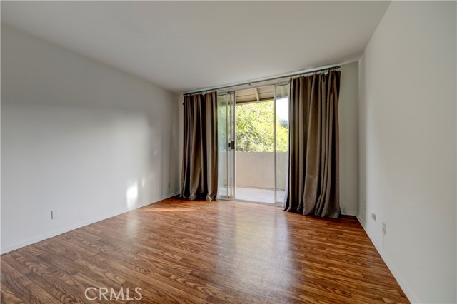 14141 Dickens, Sherman Oaks CA: https://media.crmls.org/medias/36966ea6-d32a-439e-b938-63f24bcf1657.jpg