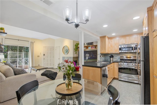 Detail Gallery Image 15 of 35 For 23933 Del Monte Dr #19,  Valencia,  CA 91355 - 2 Beds | 2 Baths