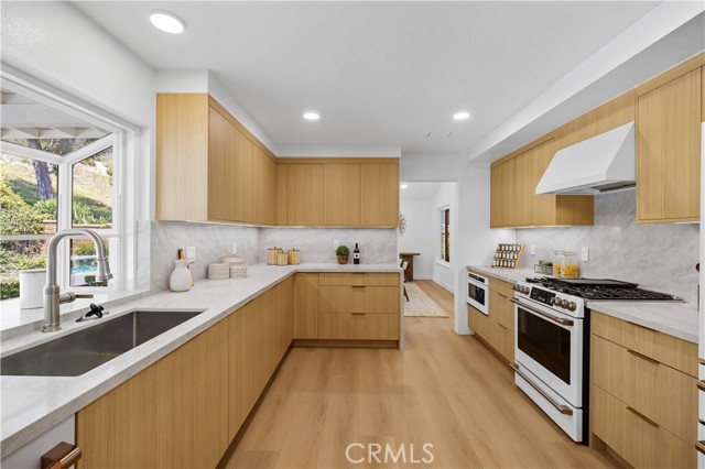 21721 Rushford Drive, Lake Forest CA: https://media.crmls.org/medias/36977170-b8e7-418b-bdbb-c97e62fd553a.jpg