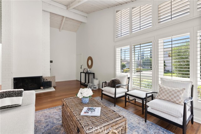 24595 Overlake Drive, Lake Forest CA: https://media.crmls.org/medias/3698eaa0-4808-43c1-b76a-ffd0f1b8293d.jpg
