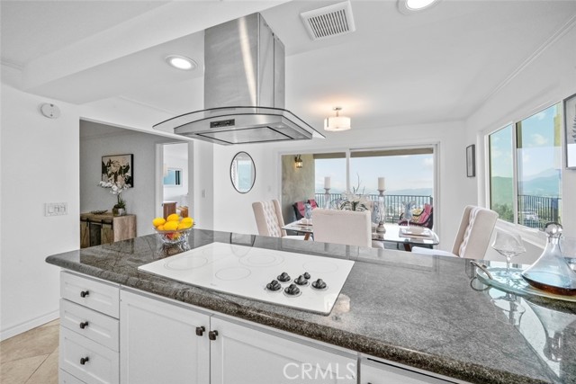 Detail Gallery Image 12 of 37 For 2102 La Canada Crest Dr #B,  La Canada Flintridge,  CA 91011 - 3 Beds | 2 Baths