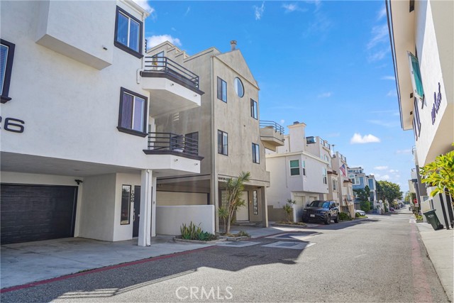 1023 Loma Drive, Hermosa Beach, California 90254, 2 Bedrooms Bedrooms, ,3 BathroomsBathrooms,Residential,Sold,Loma,PV22194406