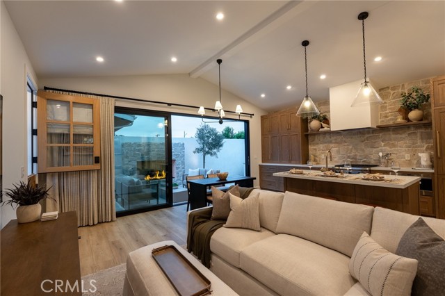 Detail Gallery Image 1 of 16 For 1589 Santa Ana #B,  Costa Mesa,  CA 92627 - 2 Beds | 2 Baths