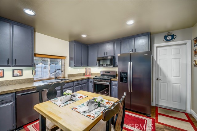 Detail Gallery Image 15 of 39 For 16800 Hidden Creek Dr, Victorville,  CA 92395 - 3 Beds | 2 Baths