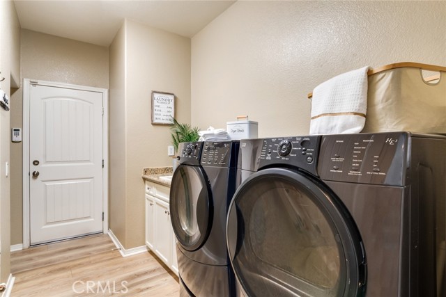 4765 Falconview Court, Fontana CA: https://media.crmls.org/medias/369a7f30-b1ea-48a8-bd98-a394360b47d7.jpg