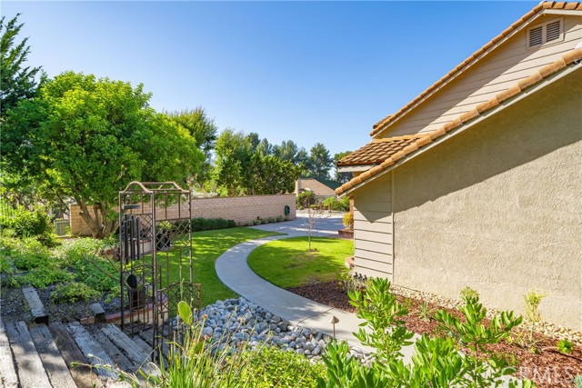 5347 E Big Sky Lane, Anaheim Hills CA: https://media.crmls.org/medias/369cb55e-b894-4c5b-8189-2819f4a417fb.jpg