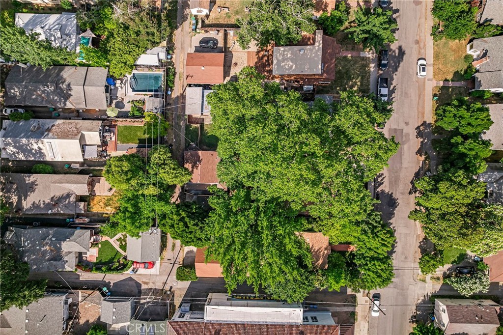 https://media.crmls.org/medias/369cfcdd-aa04-4d12-9427-4e218a386789.jpg?preset=X-Large