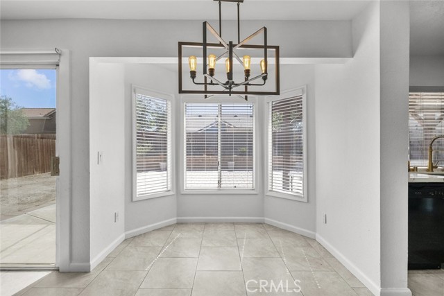 37310 Newbury Place, Palmdale CA: https://media.crmls.org/medias/369daabd-4d45-400f-b832-962cad4d60c8.jpg
