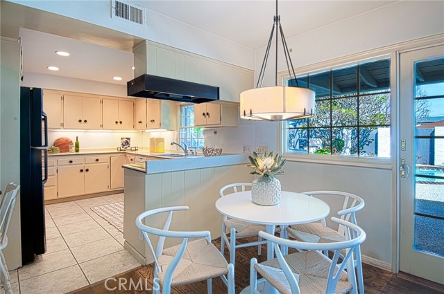 Detail Gallery Image 15 of 42 For 395 Meadow Ln, Newport Beach,  CA 92660 - 3 Beds | 3 Baths