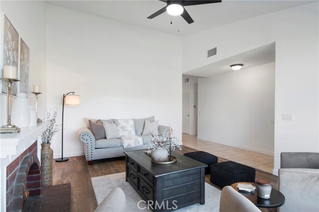 Detail Gallery Image 5 of 22 For 10716 Hollenbeck, Riverside,  CA 92505 - 3 Beds | 2 Baths