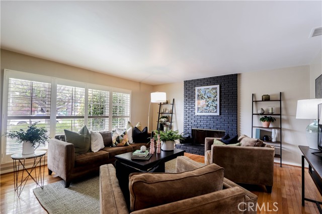 Detail Gallery Image 5 of 27 For 396 Santiago Ave, Long Beach,  CA 90814 - 3 Beds | 2 Baths