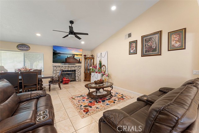 6860 27th Street, Jurupa Valley CA: https://media.crmls.org/medias/369eaa7c-ae81-44ff-9921-6c6eadad6e30.jpg
