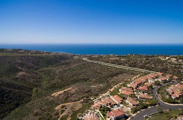 5 Sea View Lane, Newport Coast CA: https://media.crmls.org/medias/369fdd3a-e83b-4bd0-be74-baceb14bc85a.jpg