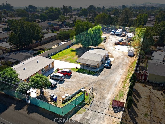 Detail Gallery Image 3 of 13 For 11038 Holmes Ave, Jurupa Valley,  CA 91752 - 4 Beds | 2 Baths