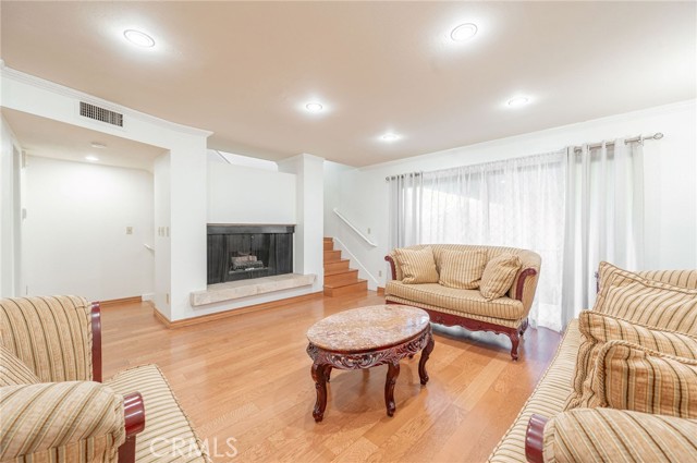 Front Image Thumbnail for CRSR25261293