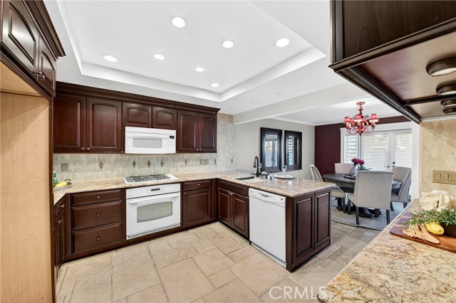 Detail Gallery Image 10 of 49 For 453 Pinehurst Ct, Fullerton,  CA 92835 - 3 Beds | 3 Baths