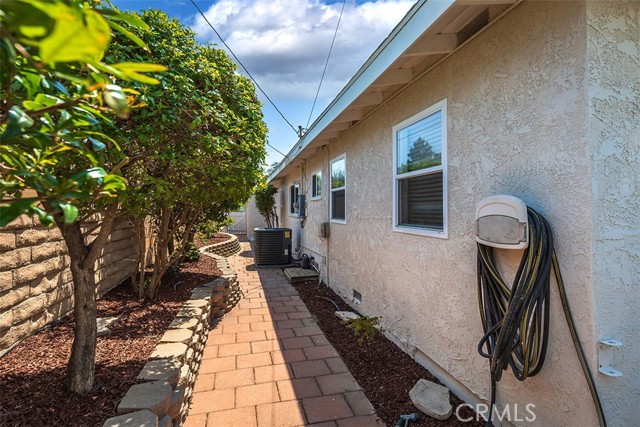 14309 La Mesa Drive, La Mirada CA: https://media.crmls.org/medias/36a1c638-2301-4cff-b280-386ca81afcad.jpg