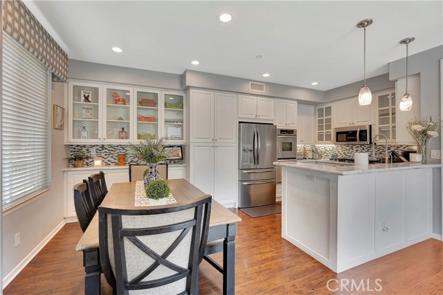 19281 Surf Drive, Huntington Beach CA: https://media.crmls.org/medias/36a1dce3-77eb-44c1-9b61-a0f8a2c4ea22.jpg