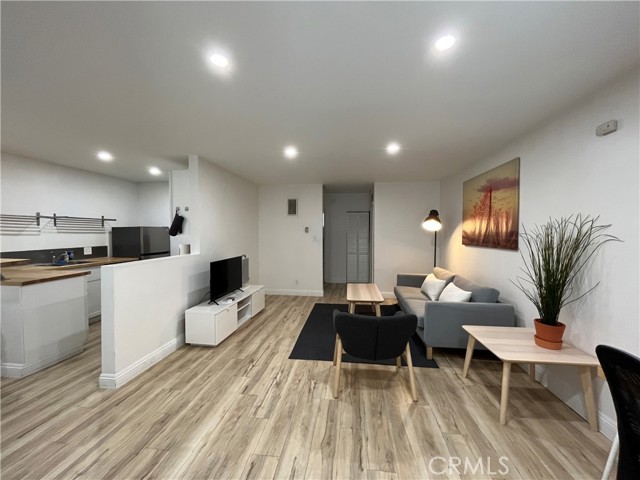 Detail Gallery Image 4 of 18 For 1114 6th St #4,  Santa Monica,  CA 90403 - 2 Beds | 2 Baths