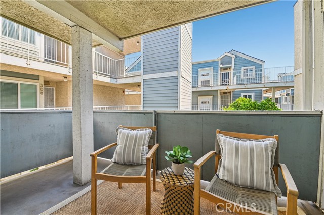 628 Daisy Avenue, Long Beach CA: https://media.crmls.org/medias/36a25663-6835-4bcc-bddc-67372bfafafa.jpg