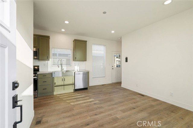 Detail Gallery Image 3 of 15 For 732 E Route 66 #7,  Glendora,  CA 91740 - 2 Beds | 2 Baths