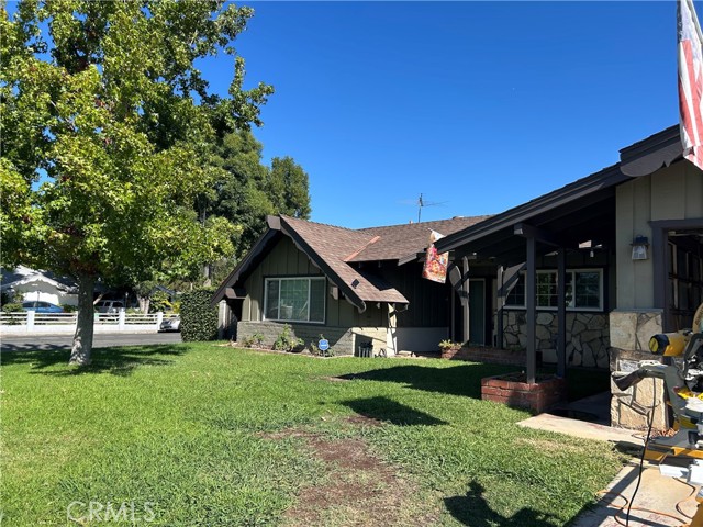 Detail Gallery Image 4 of 35 For 3681 Chateau Ct, Riverside,  CA 92505 - 3 Beds | 2 Baths