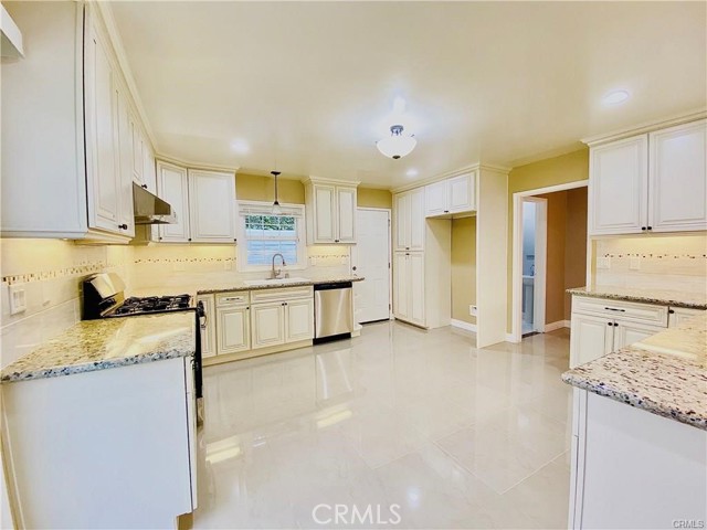 Detail Gallery Image 9 of 13 For 1747 Oakwood Ave, Arcadia,  CA 91006 - 4 Beds | 4 Baths