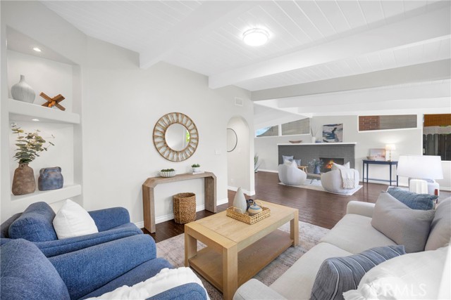 9 W Avenida Cornelio, San Clemente CA: https://media.crmls.org/medias/36a353c6-4c60-4521-bd47-65b6625a70e1.jpg