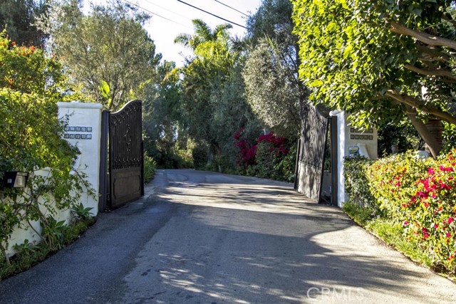 Detail Gallery Image 5 of 68 For 27409 Pacific Coast Hwy, Malibu,  CA 90265 - 4 Beds | 4 Baths