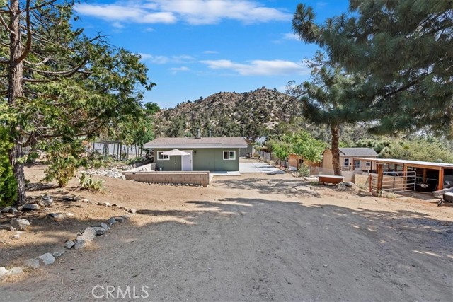 1946 Desert Front Road, Wrightwood CA: https://media.crmls.org/medias/36a378a5-bedf-4f58-94e9-382324c3dae2.jpg