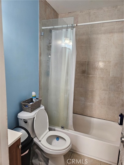 Detail Gallery Image 15 of 26 For 8693 San Carlos Ave, South Gate,  CA 90280 - 4 Beds | 2 Baths
