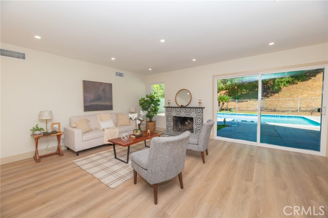 Detail Gallery Image 5 of 58 For 1737 Storrs Pl, Pomona,  CA 91766 - 4 Beds | 2 Baths