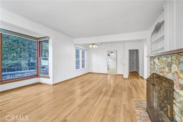 Detail Gallery Image 7 of 24 For 2007 Glenneyre St, Laguna Beach,  CA 92651 - 2 Beds | 2 Baths